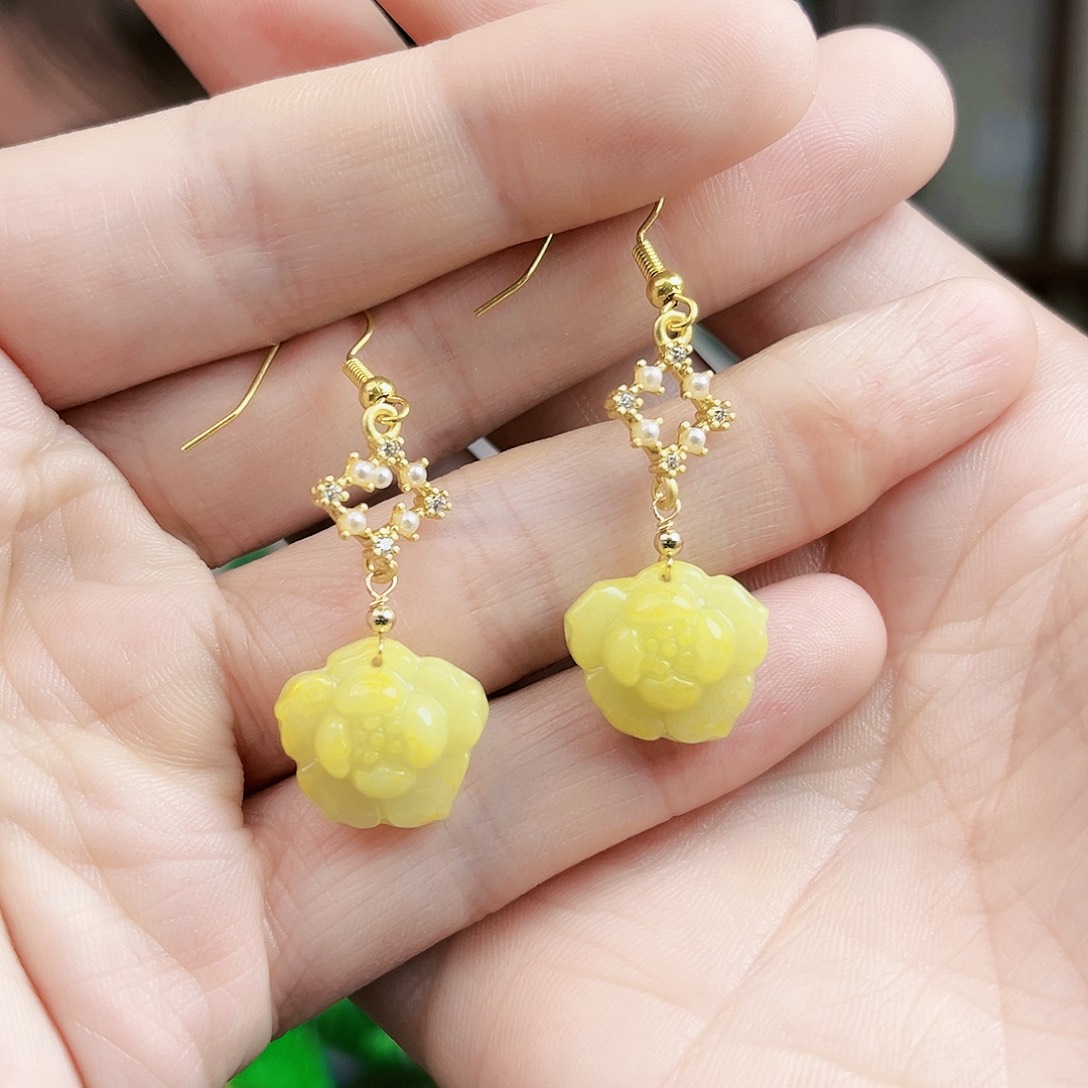 翡翠颈饰未镶嵌耳饰