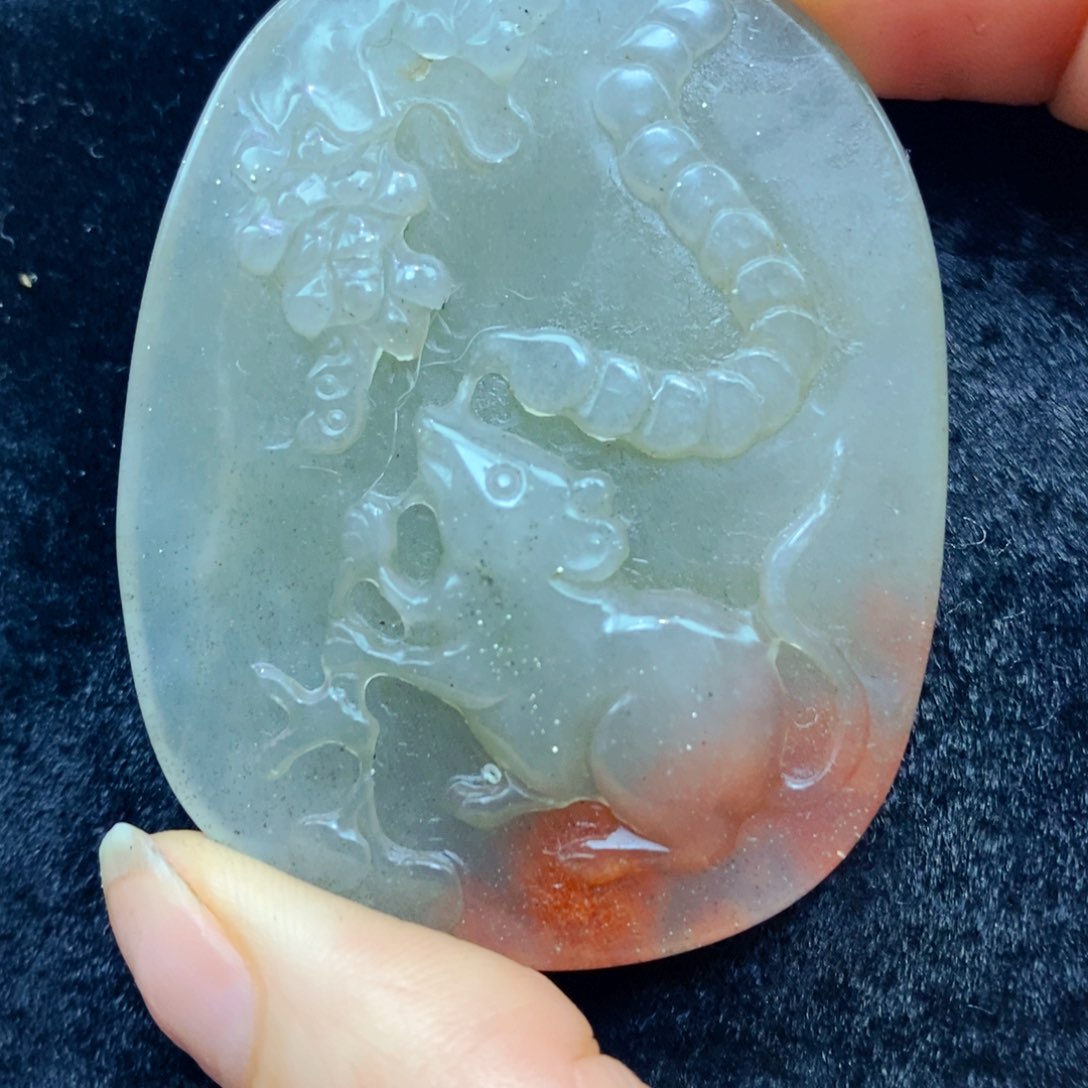 未镶嵌石英质玉（黄龙玉）颈饰