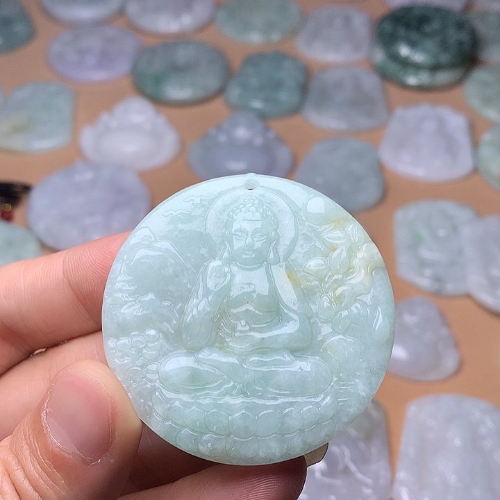 马***功翡翠未镶嵌颈饰阿弥陀佛
