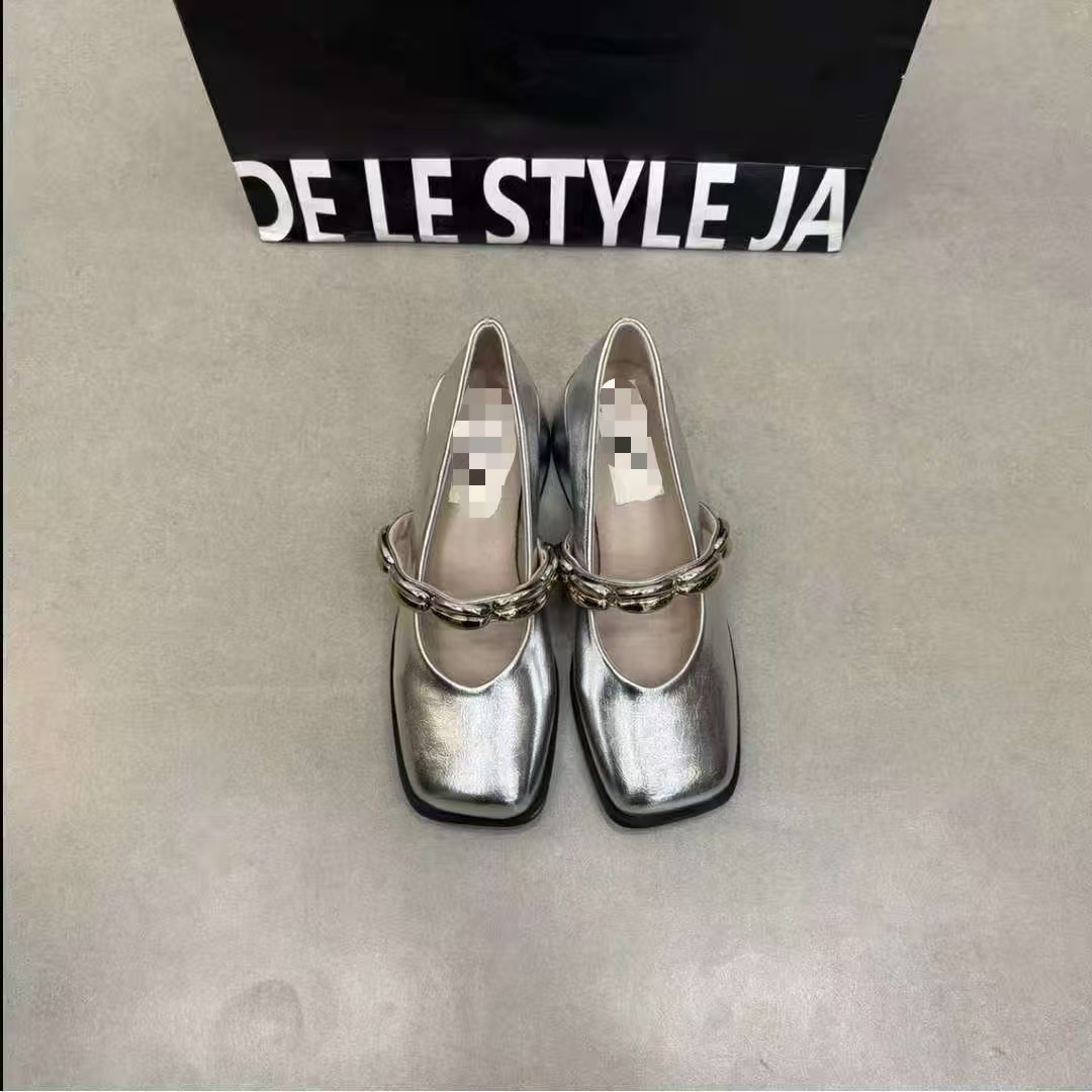 2025年秋季新款休闲时尚百搭一字带金属装饰网红爆款单鞋玛丽珍鞋