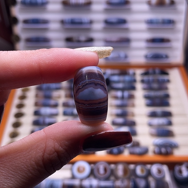 …***点玛瑙/玉髓未镶嵌颈饰