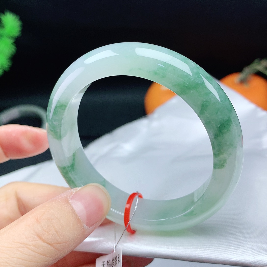 翡翠手镯未镶嵌52圈