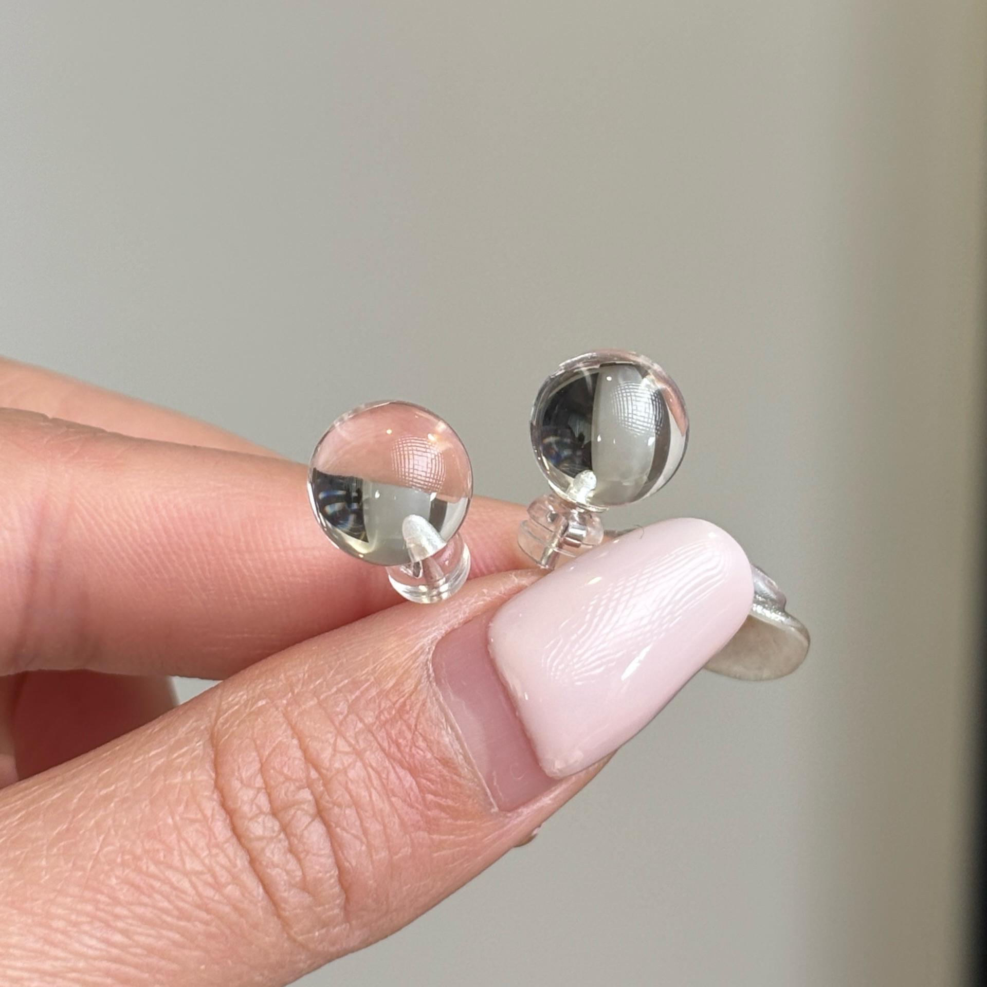 天然双a级白水晶耳钉