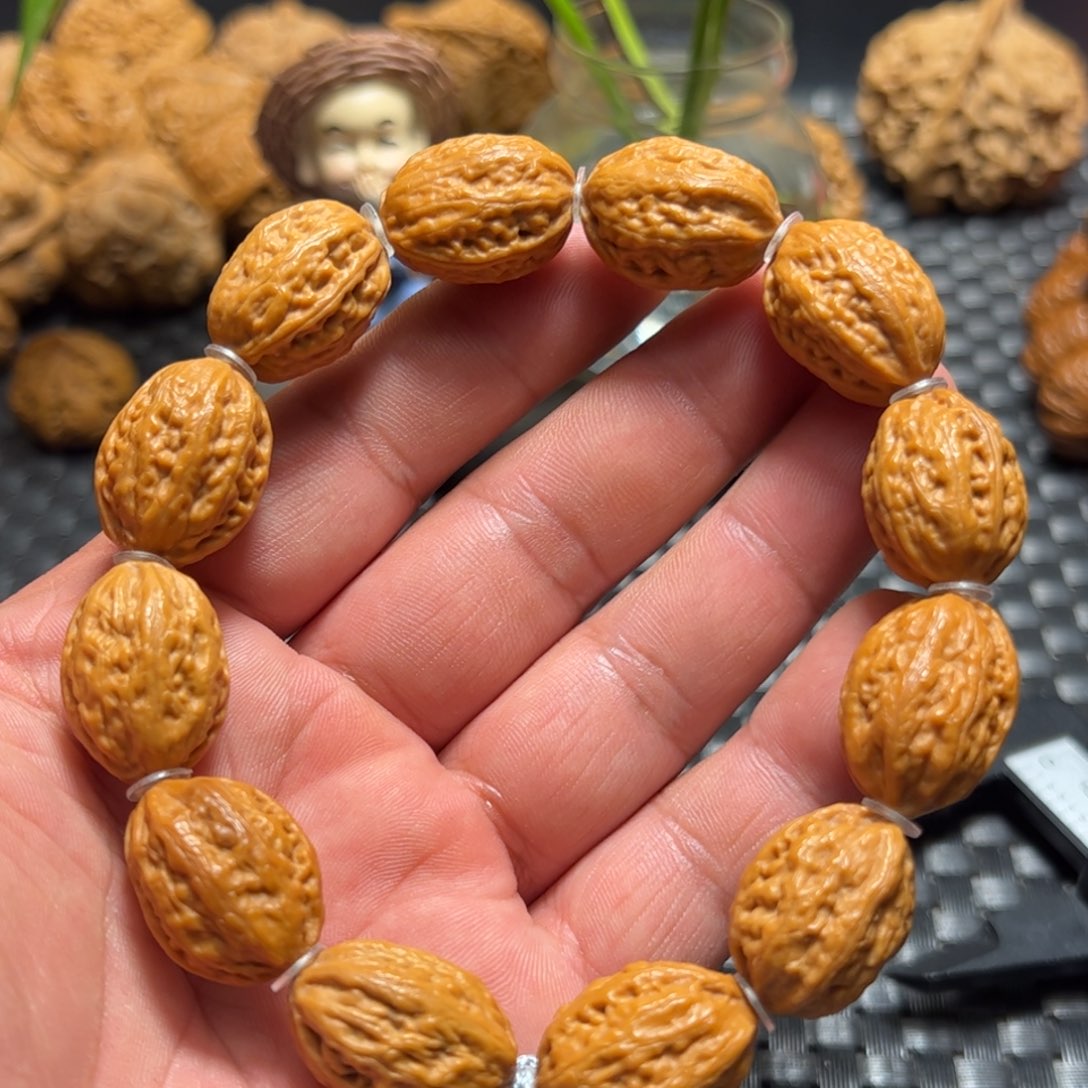文玩核桃手串边肚16高21大枣