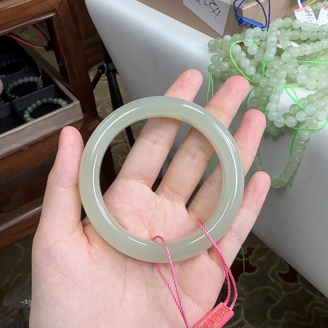 K***屋和田玉未镶嵌手镯58