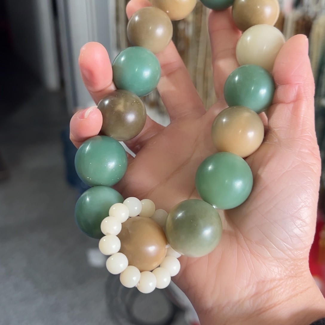 白玉菩提吊坠23卡