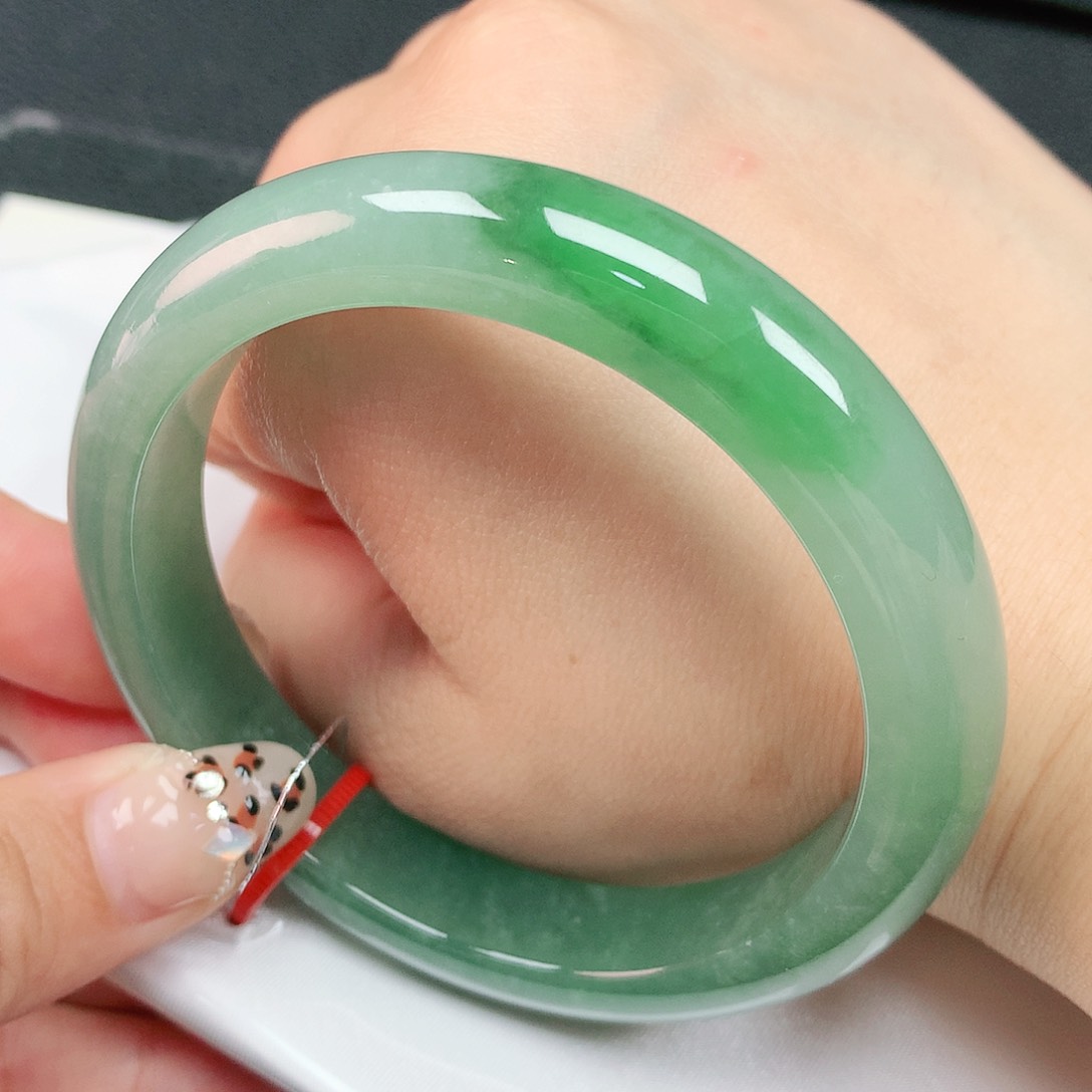 翡翠手镯未镶嵌59圈