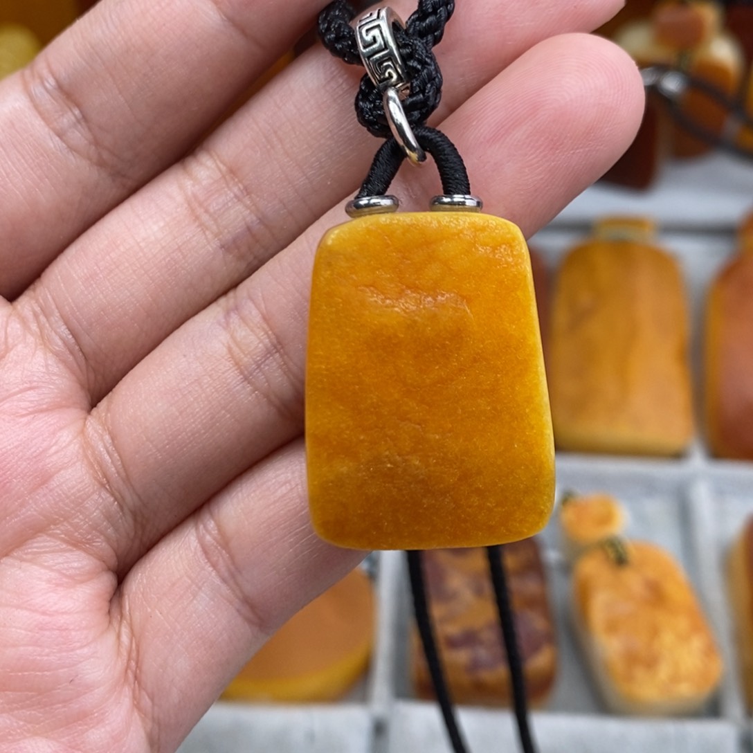 琥珀吊坠(赠链)未镶嵌