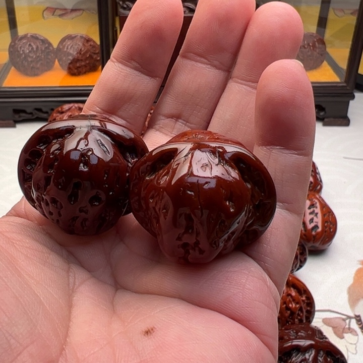 文玩核桃吊坠百年老狮子头