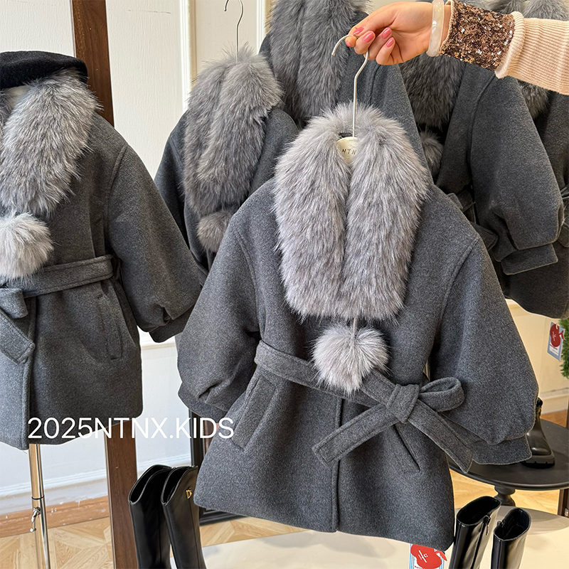 女童烟灰色加棉毛领大衣Q2501697