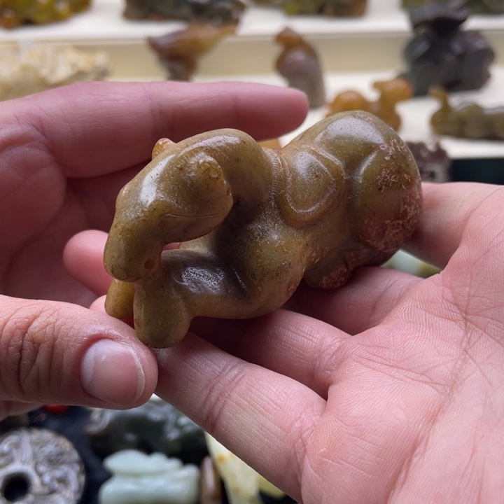 蛇纹石玉颈饰未镶嵌