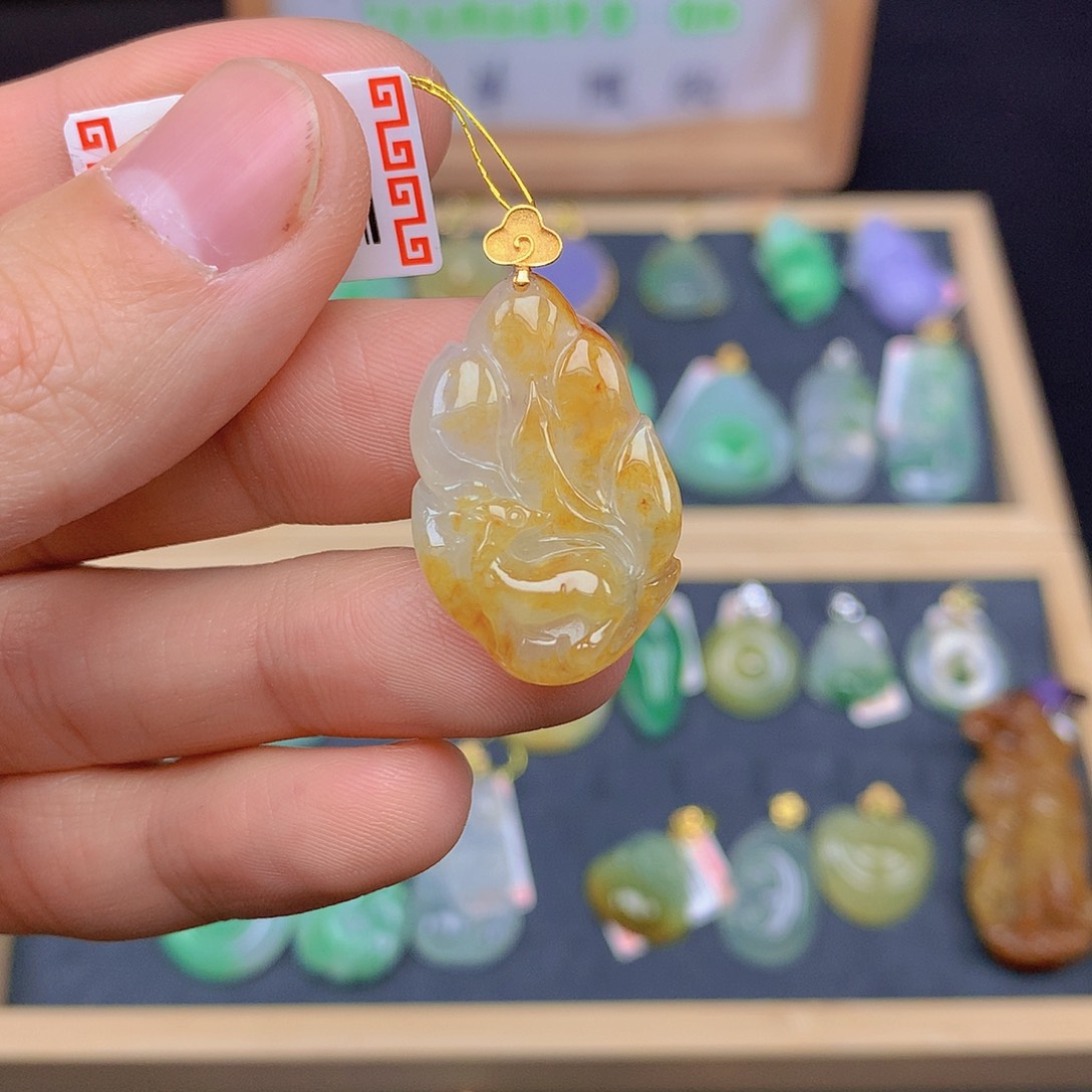 翡翠颈饰18K金镶嵌翡翠