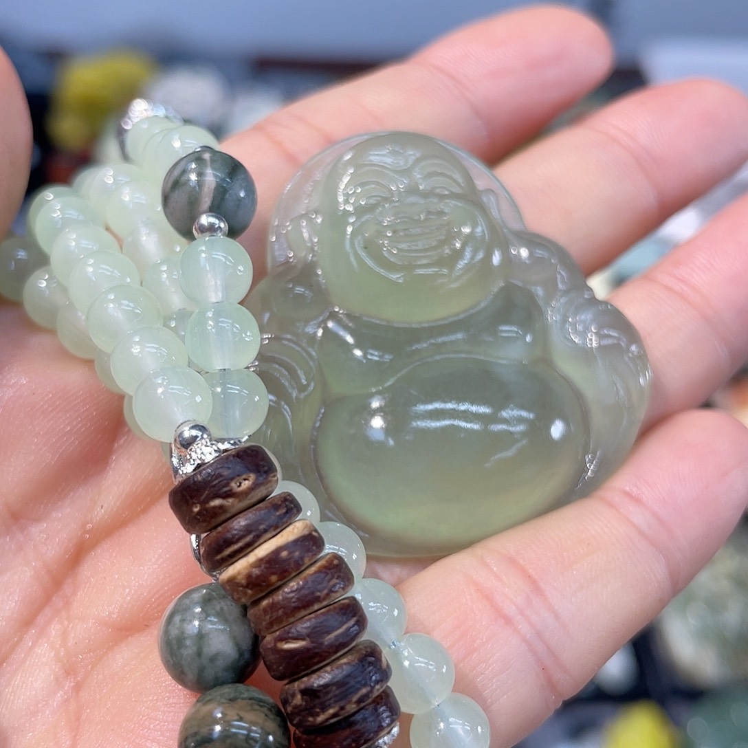 蛇纹石玉未镶嵌颈饰