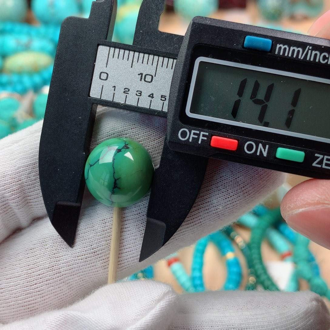 绿松石颈饰未镶嵌