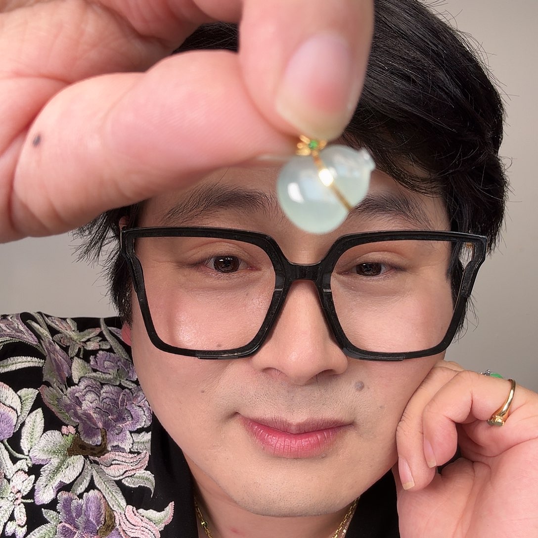 翡翠18K金镶嵌颈饰一件