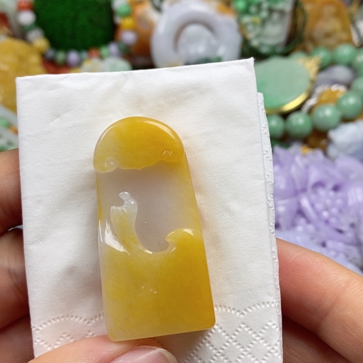 翡翠未镶嵌吊坠(赠链)