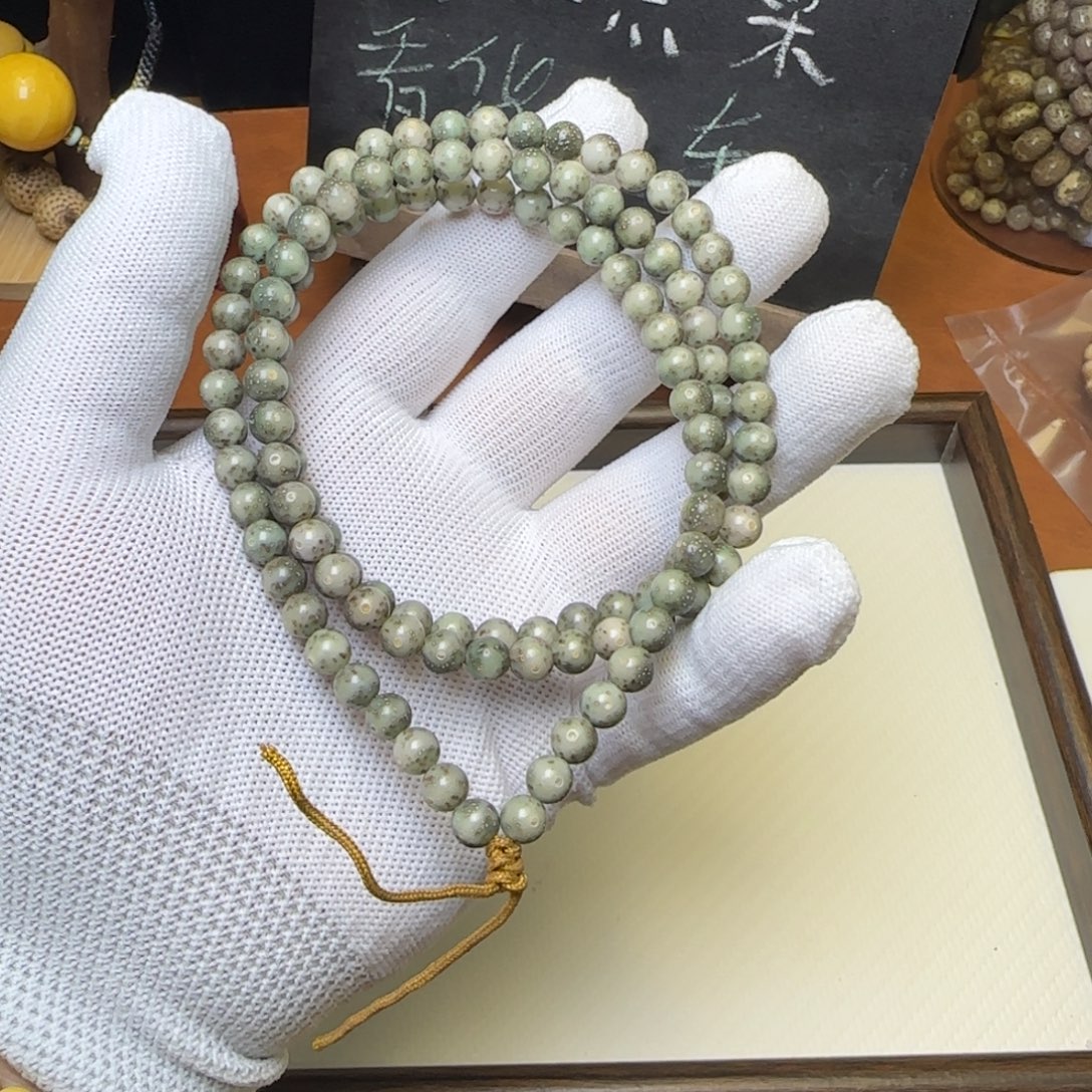 昊***.手串星月菩提7圆绿玉化