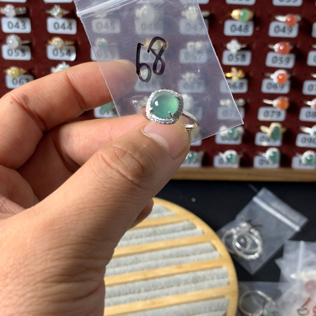 阿***钱翡翠未镶嵌戒指68