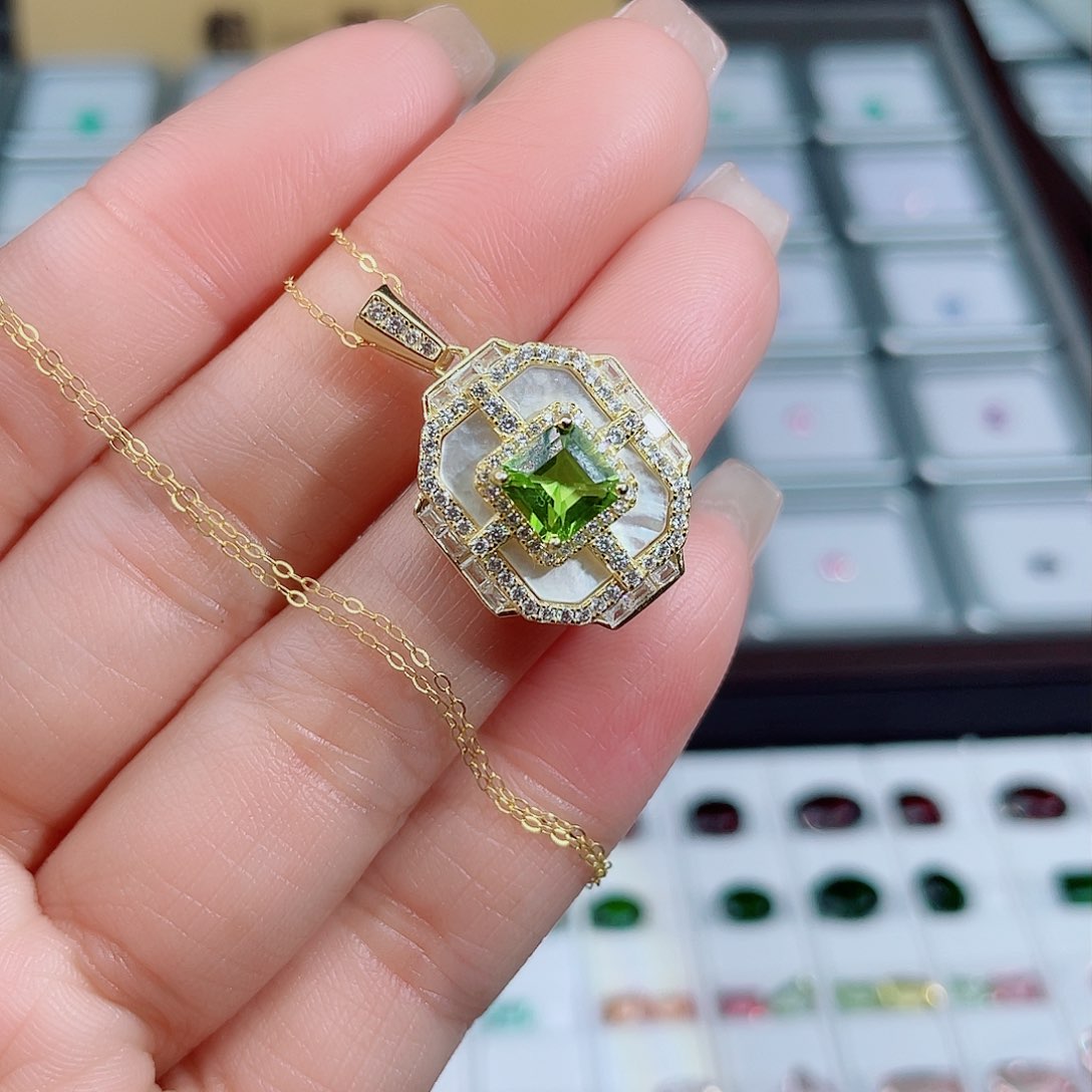 橄榄石吊坠(赠链)银S925镶嵌