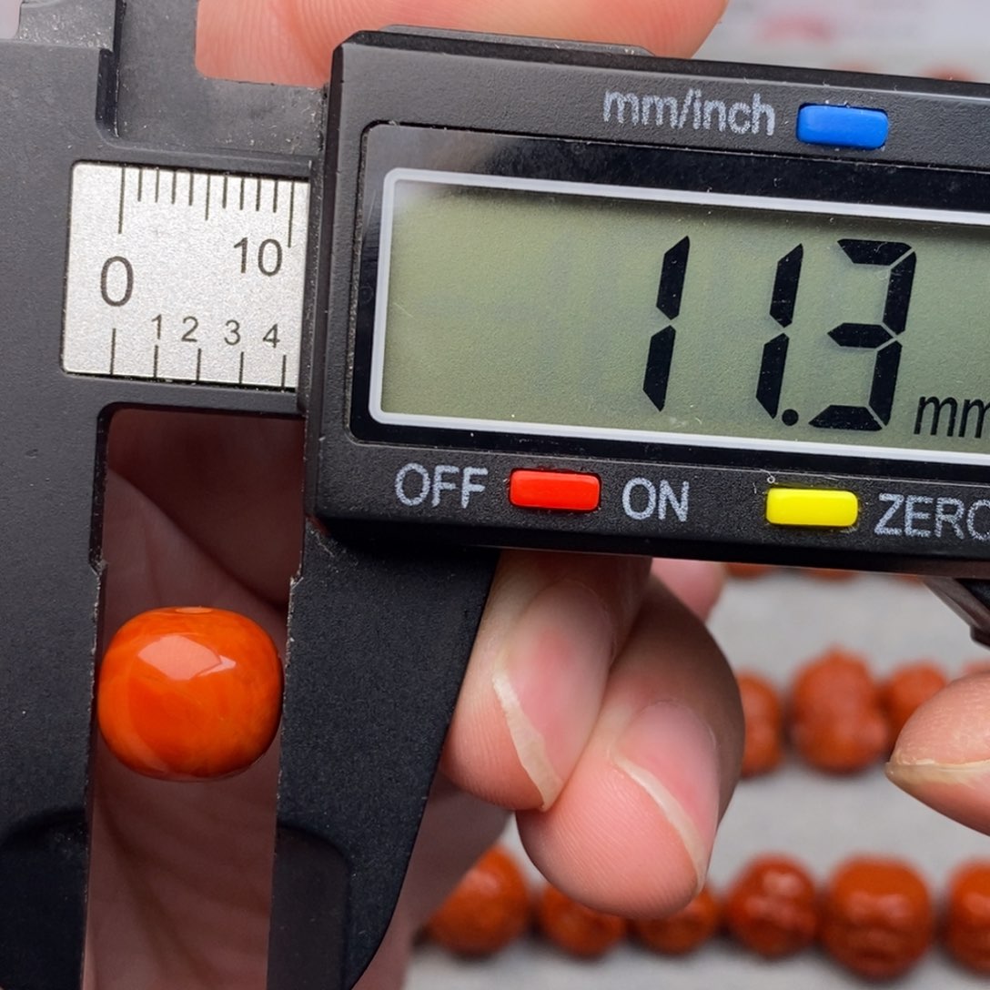 南红玛瑙未镶嵌配饰有瑕疵