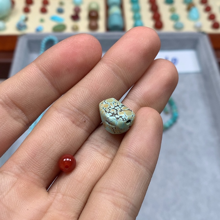 南红玛瑙配饰未镶嵌