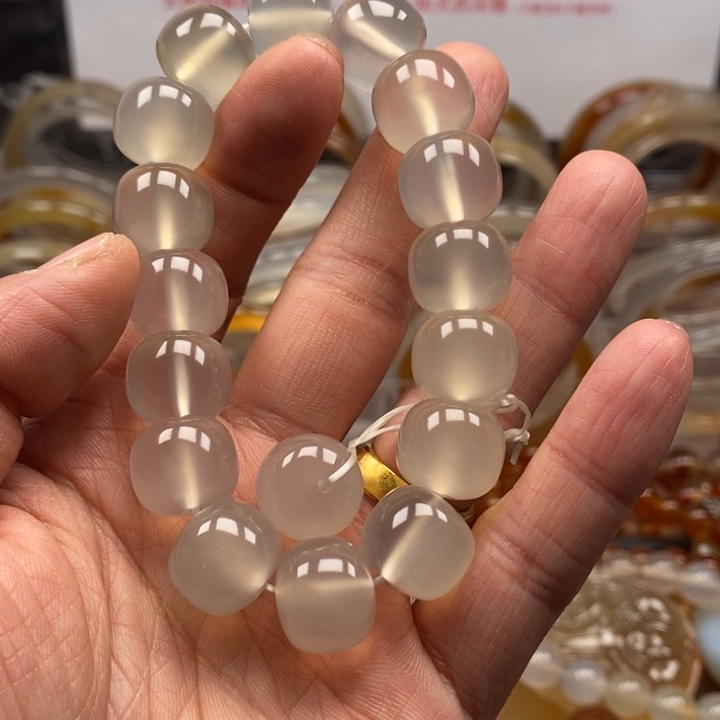 玛瑙/玉髓手串未镶嵌跑***猪