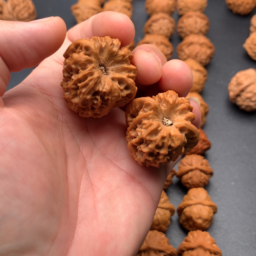 文玩核桃吊坠龙门涧