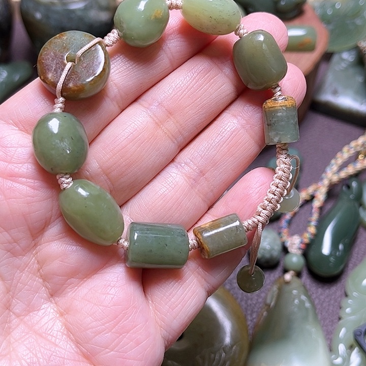 岫岩河磨玉（透闪石质玉）手绳未镶嵌玲*