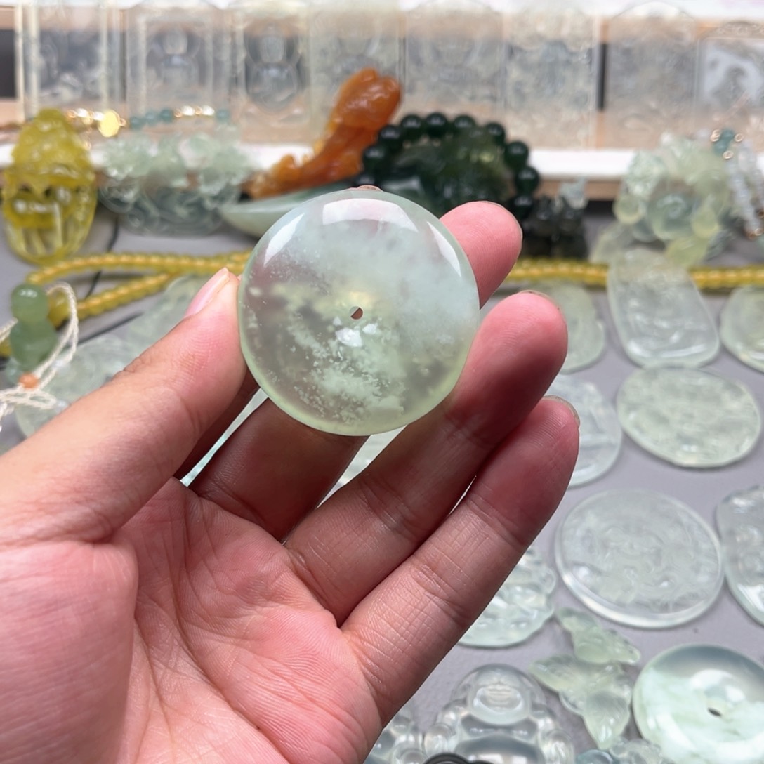 未镶嵌蛇纹石玉颈饰