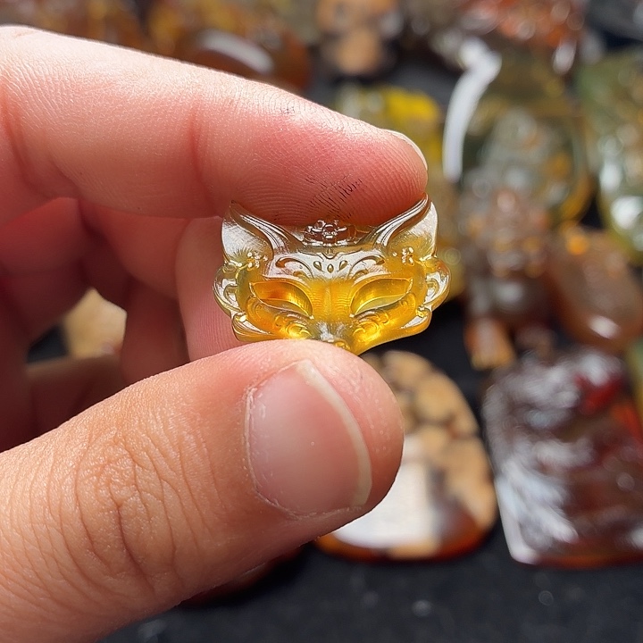 琥珀未镶嵌颈饰10