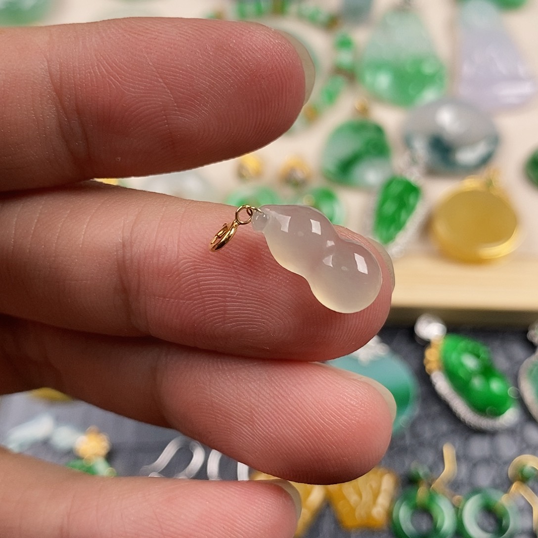 翡翠18K金镶嵌颈饰翡翠