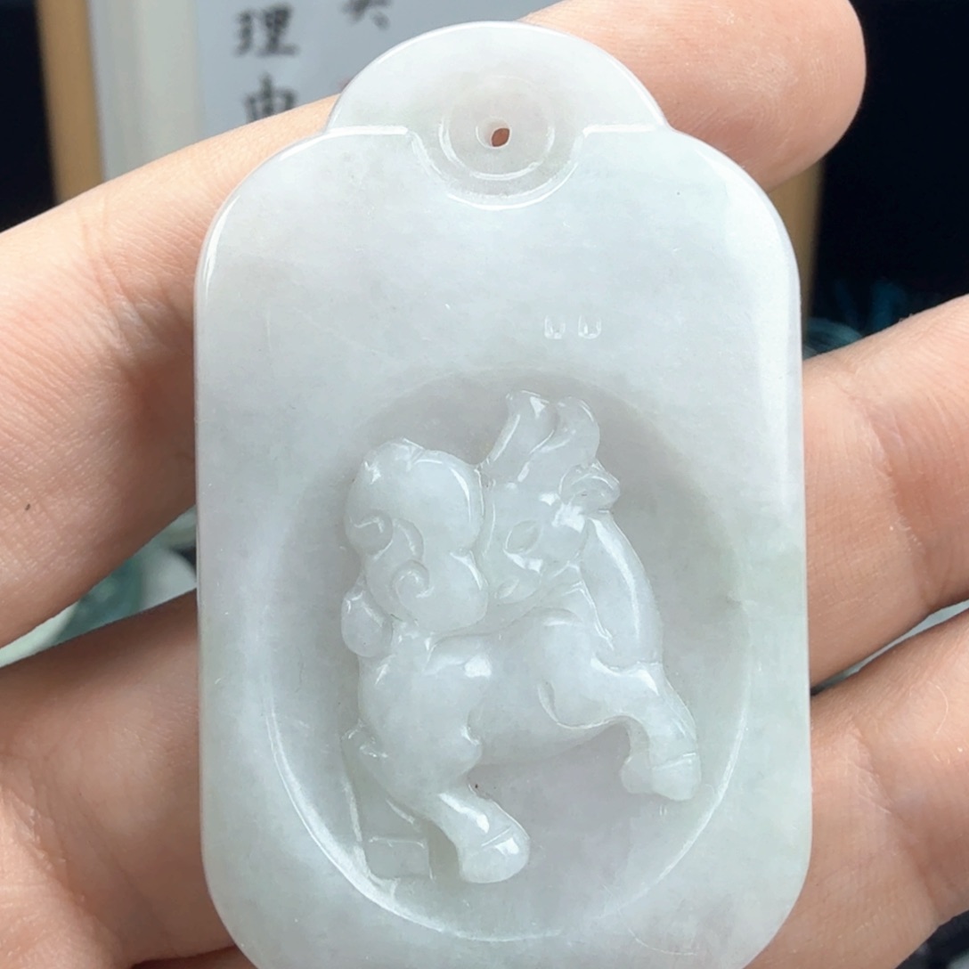 翡翠挂件未镶嵌翡翠
