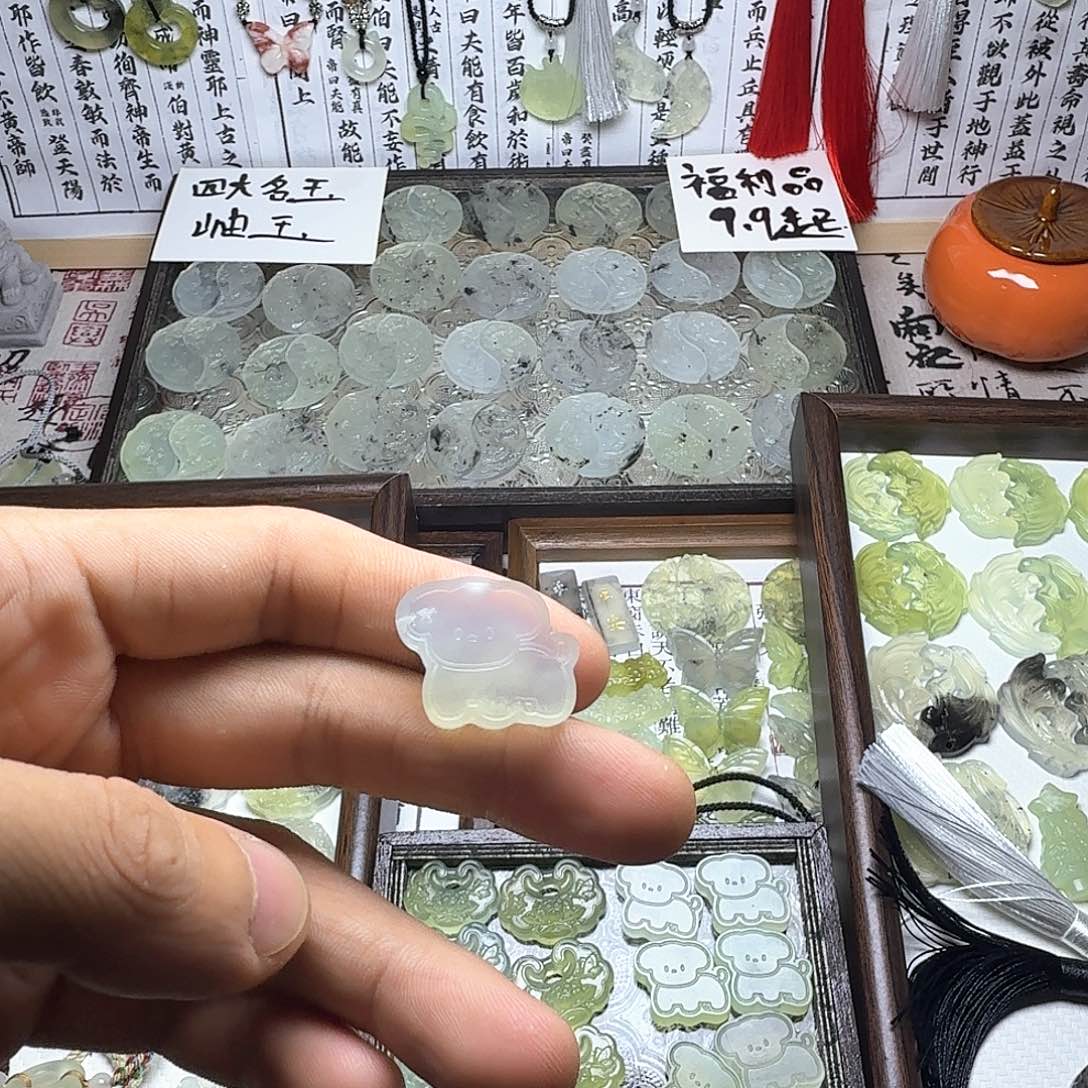 岫玉未镶嵌岫玉小狗