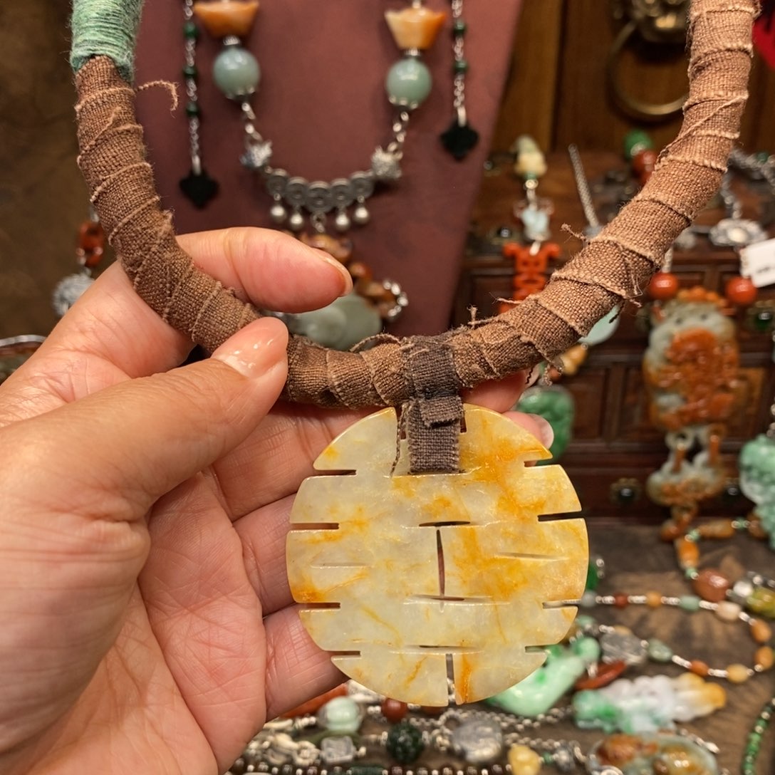 翡翠吊坠(赠链)未镶嵌