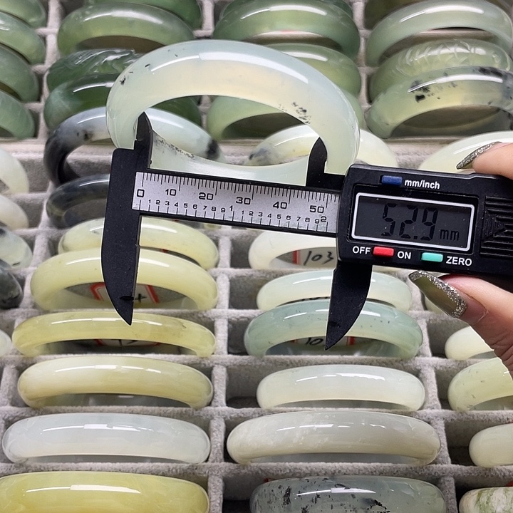 蛇纹石玉未镶嵌手镯87