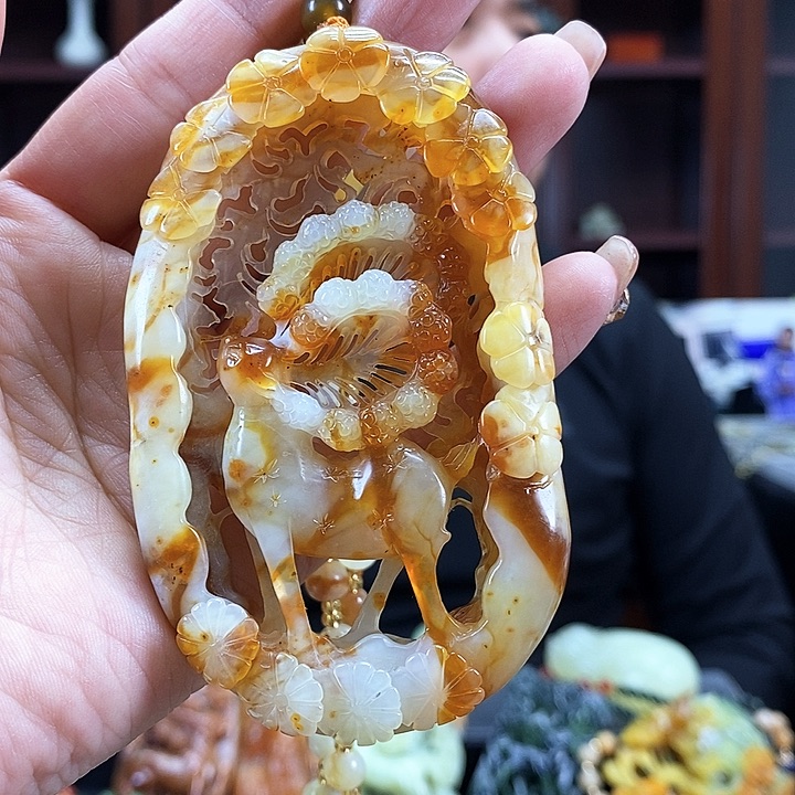 蛇纹石玉吊坠未镶嵌