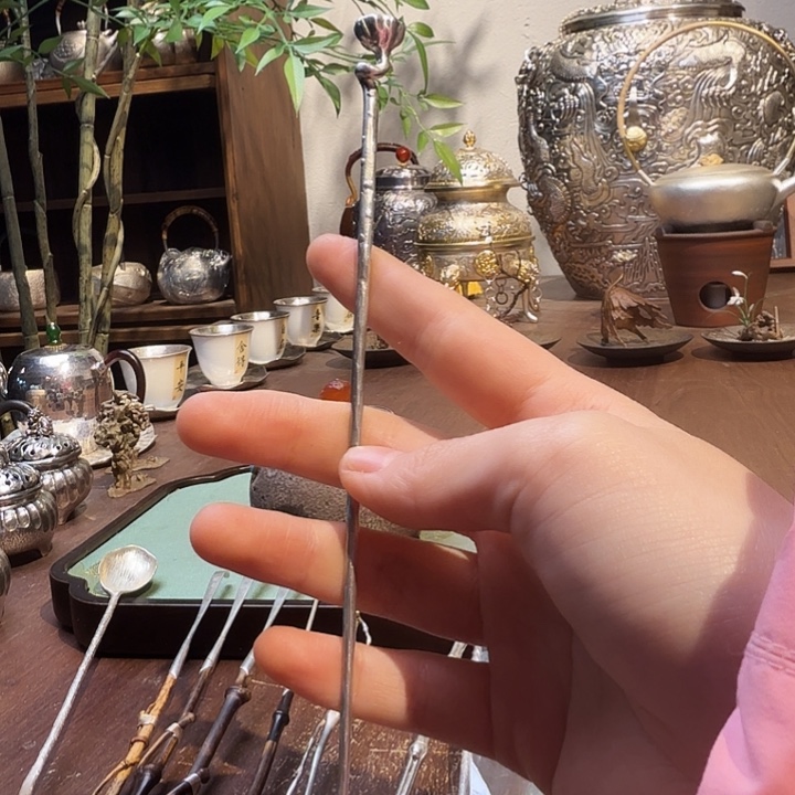 鸿***纯银做旧莲蓬茶针