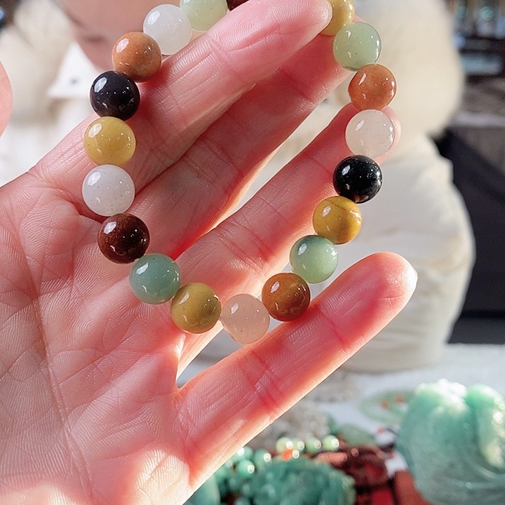 密玉（石英质玉）颈饰未镶嵌