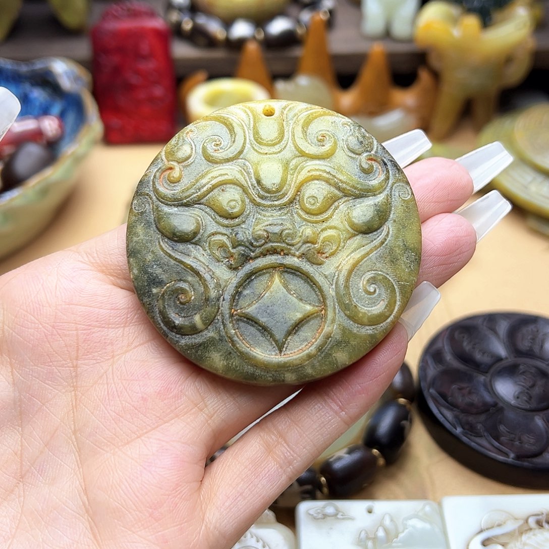 蛇纹石玉未镶嵌颈饰