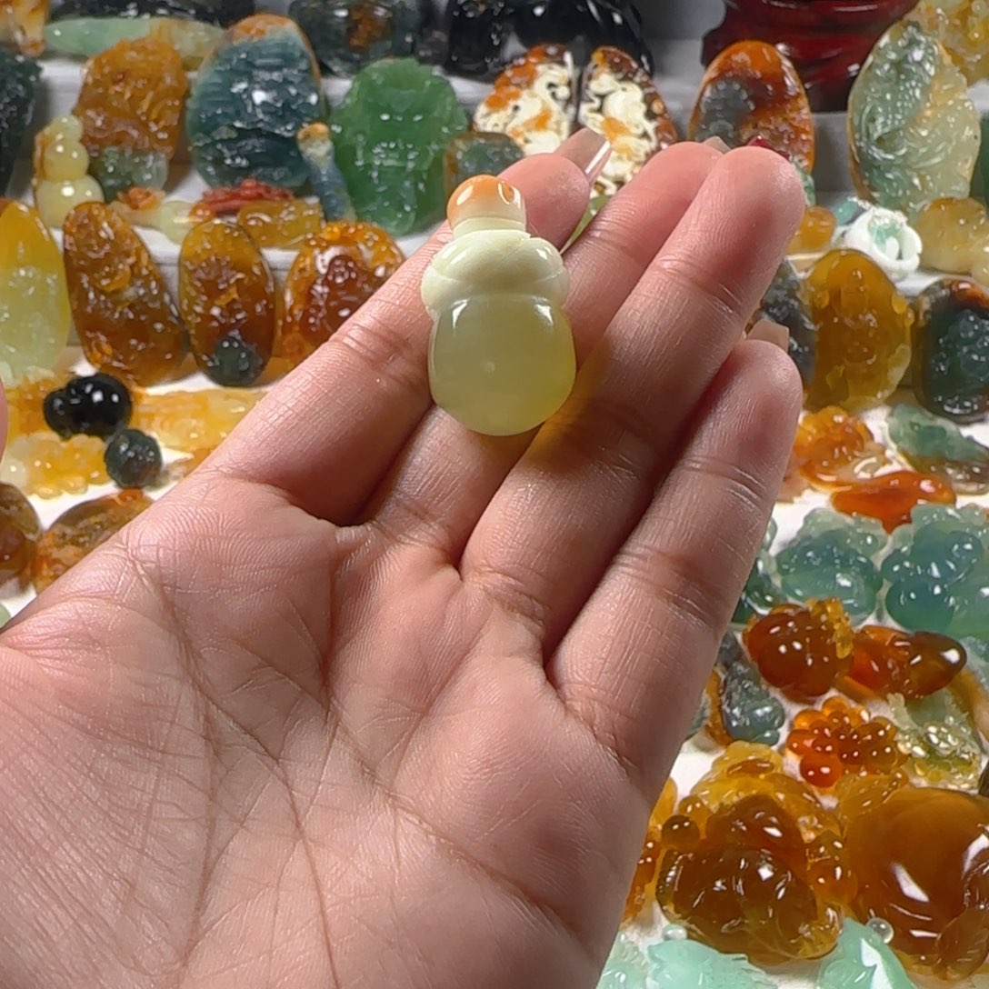 蛇纹石玉颈饰未镶嵌