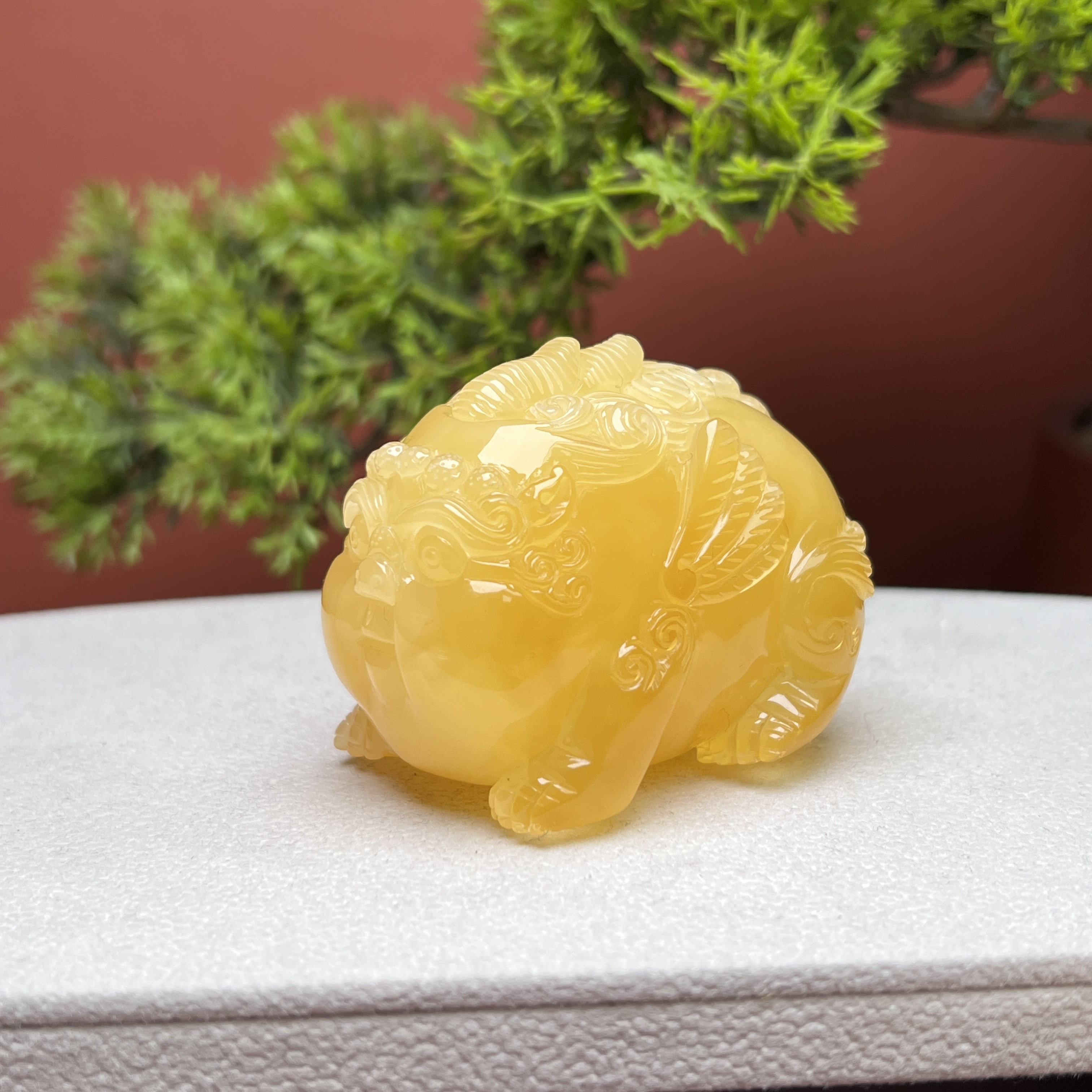Q版貔貅鸡油黄蜜蜡雕刻吞金兽摆件72.48g饱满圆润可可爱爱