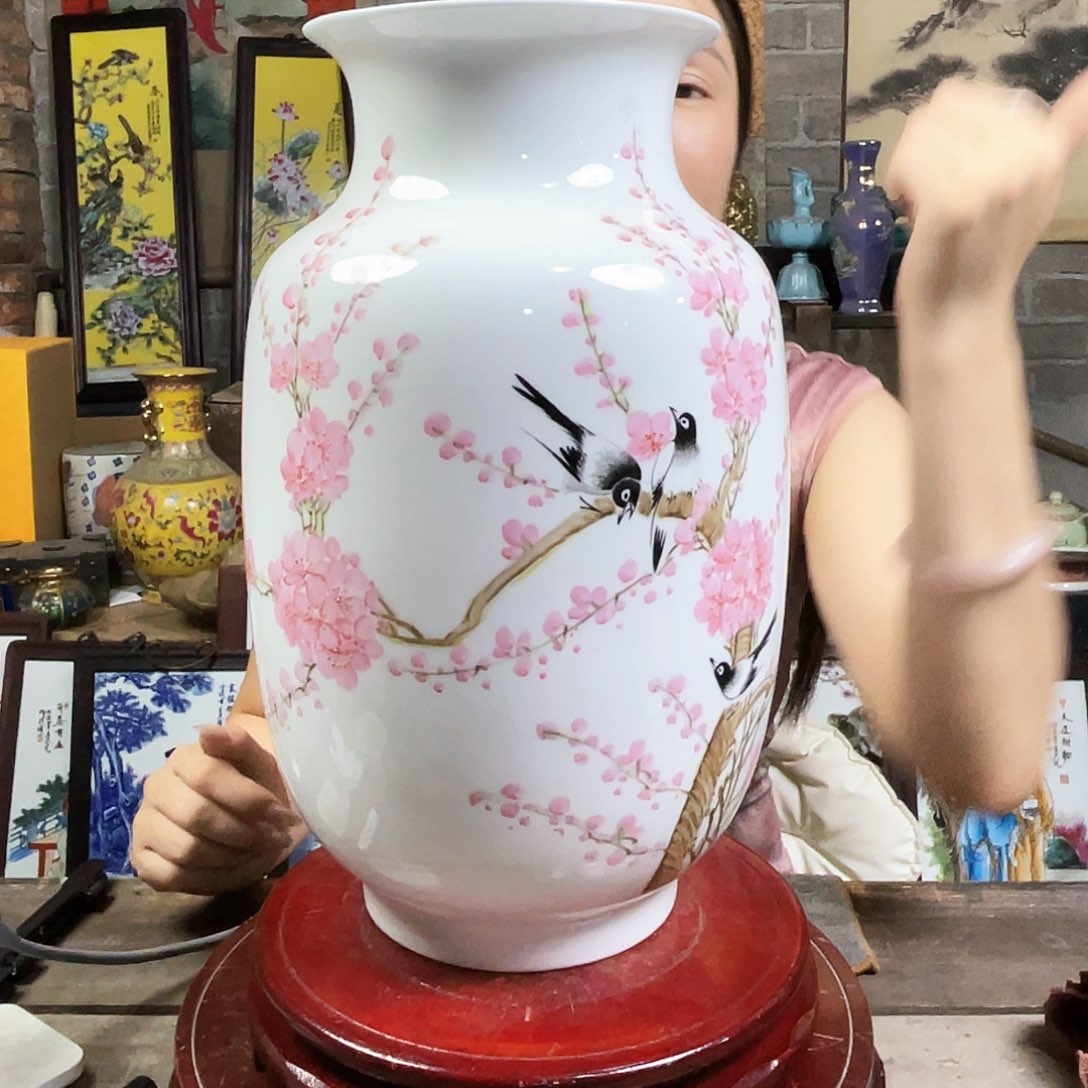 摆件景德镇陶瓷。   