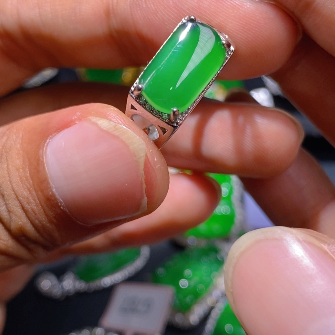 翡翠戒指未镶嵌冰阳绿翡翠马鞍戒