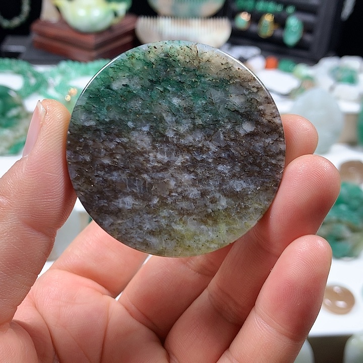 未镶嵌独山玉颈饰