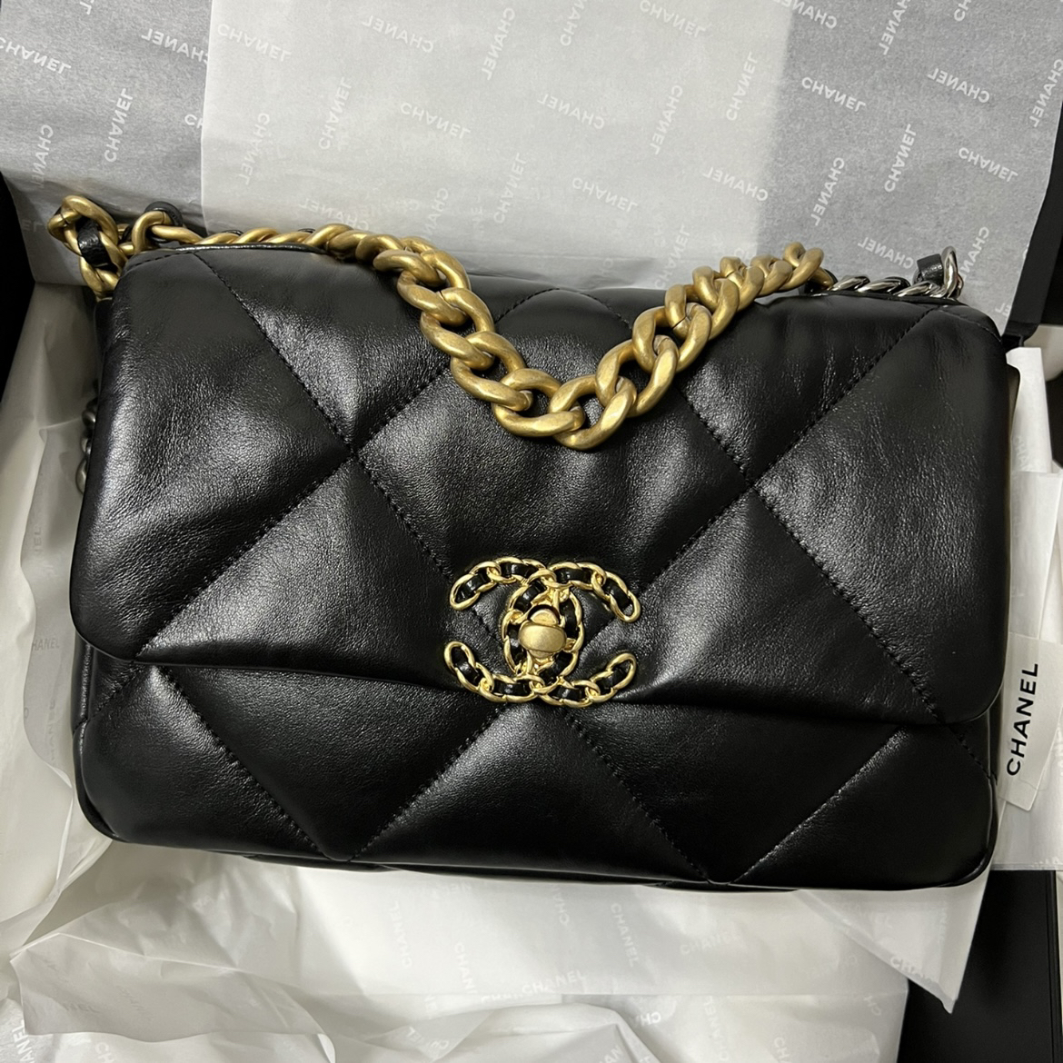 95新 Chanel/香奈儿 多多奢品/香奈儿小号19bag斜挎包/98新