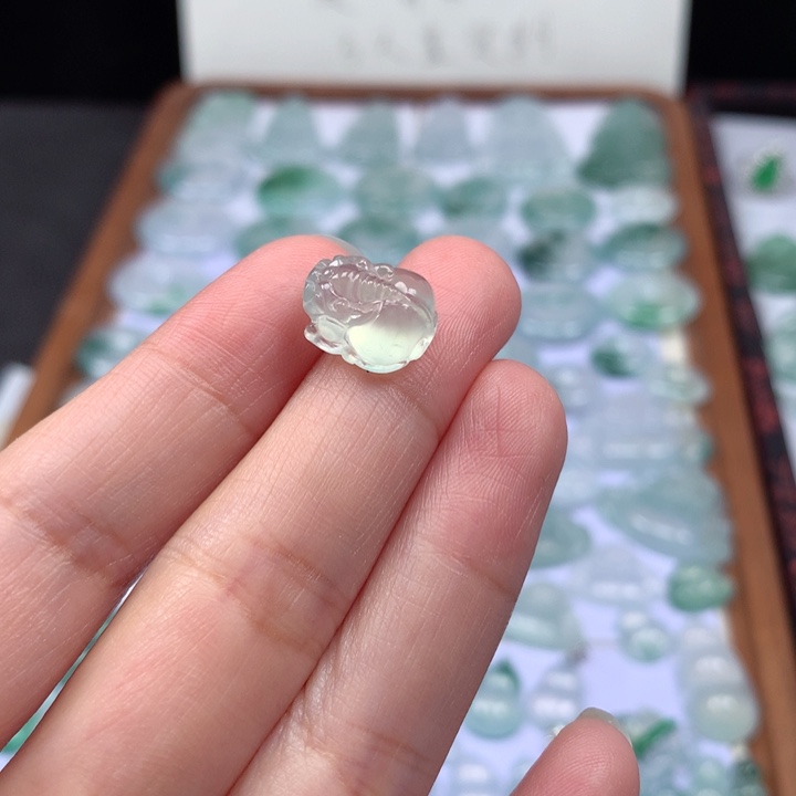 颈饰未镶嵌翡翠高冰貔貅