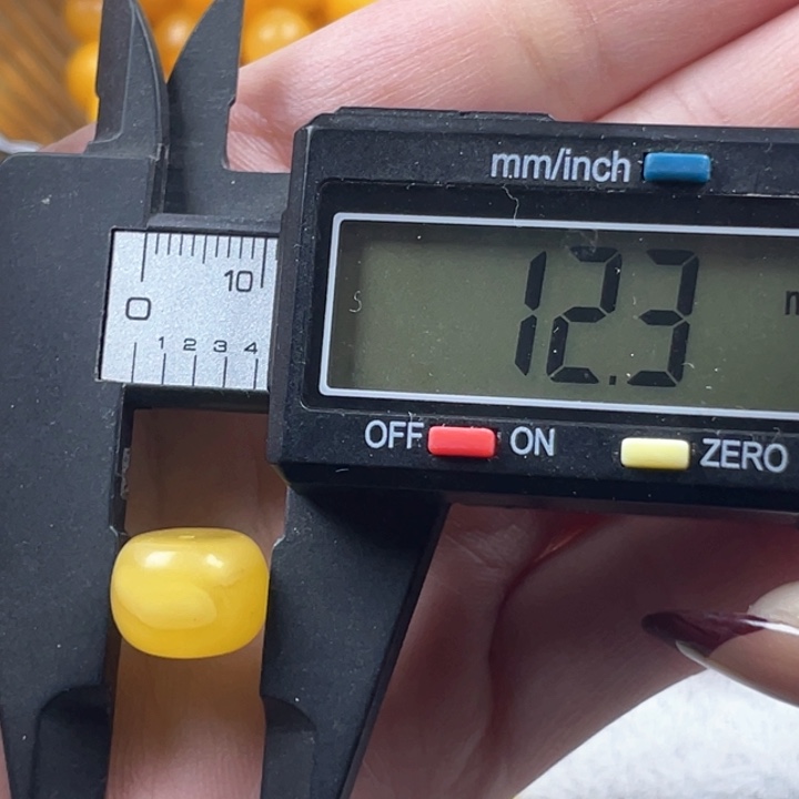 蜜蜡裸石未镶嵌微瑕鸡油黄老型珠12mm