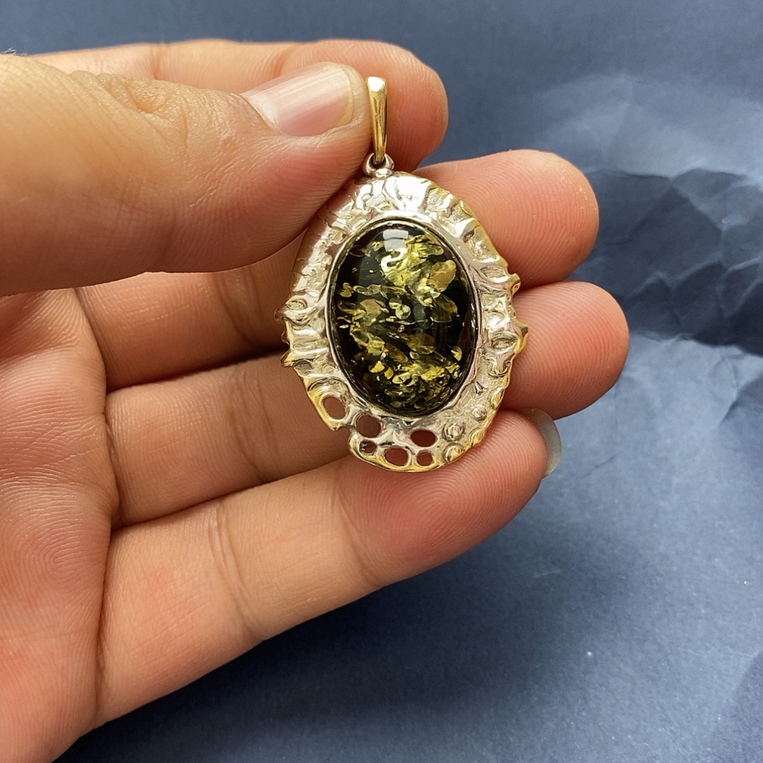 琥珀未镶嵌裸石吊坠