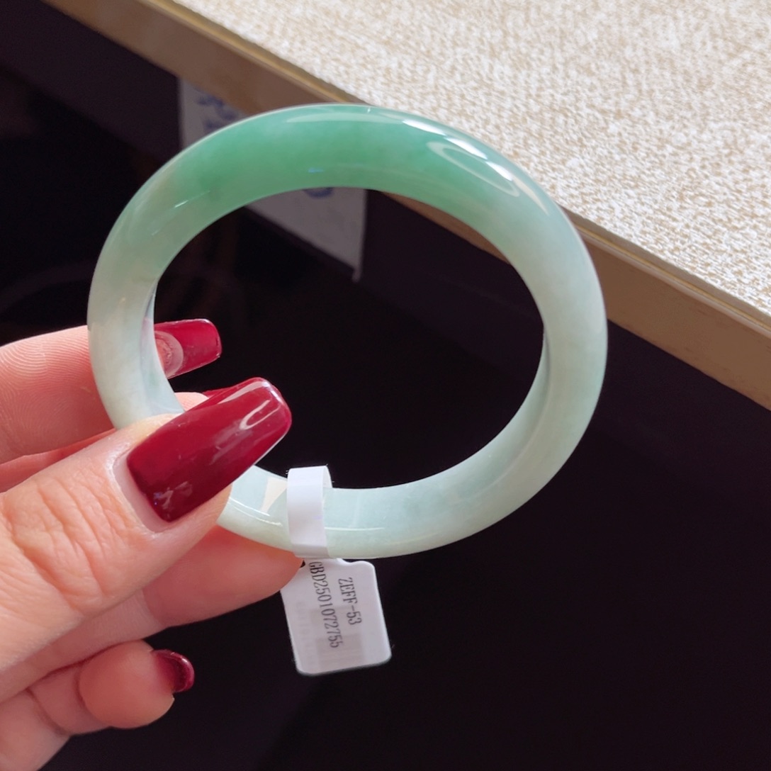 翡翠手镯未镶嵌手镯