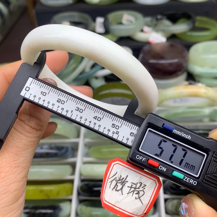 蛇纹石玉未镶嵌手镯601